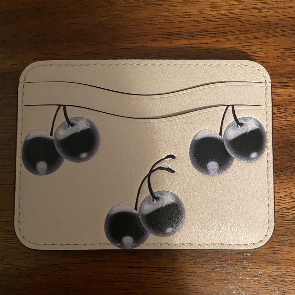 Coachtopia Black and Cloud Cherry Wavy Card Holder